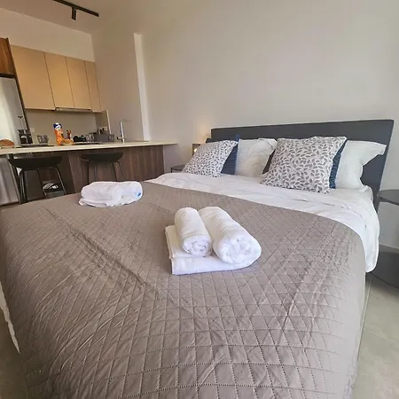 New, Modern Studio, Universal Residences Apartament *